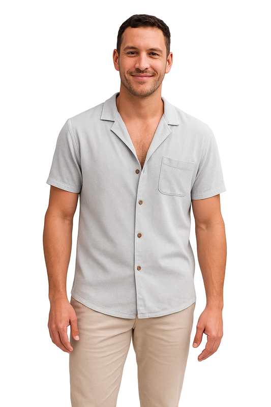 Chemise pour homme dans une teinte gris clair