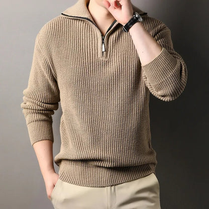 Pull homme beige en maille épaisse à col montant zippé
